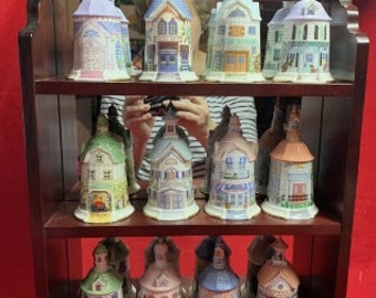 1993 Lenox Country Village Bells - Lot de 12 avec présentoir