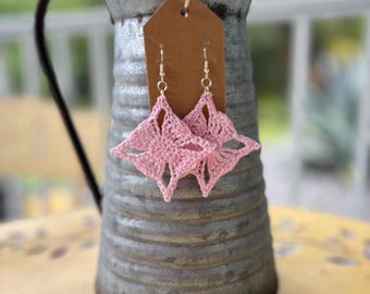 Pendientes de diamantes con encaje de ganchillo – Hechos a mano