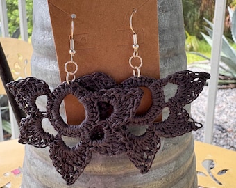 Pendientes de flores de crochet – Hechos a mano