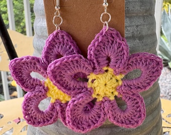 Pendientes retro de flores de crochet – Hechos a mano