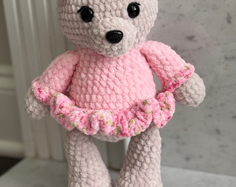 Gehaakte teddybeer in jurk