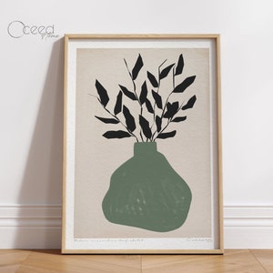 K&ouml;nnte beinhalten: Ein gerahmter Druck einer minimalistischen Illustration einer gr&uuml;nen Vase mit schwarzen Bl&auml;ttern. Der Text "Modern minimalist leaf sketch" ist unter dem Bild gedruckt.