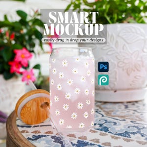 Maqueta de vaso con sorbete floral Smart Printify PSD de 16 oz, maqueta transparente de Libbey de alta calidad, maqueta de producto de vidrio Libbey de verano