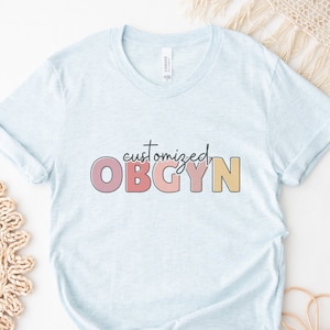 Benutzerdefinierte OBGYN Shirt, Geburtshelfer T-Shirt, Geburtshelfer, Dankeschön für Obgyn, Geburtstagsgeschenk, Arbeit und Lieferung, passendes personalisiertes Shirt
