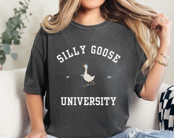 Zabawna koszulka graficzna, wygodna koszulka w kolorach Silly Goose University T-shirt, koszulka Goose, koszulka Silly Goose, zabawny prezent na koszulkę, zabawny prezent szkolny