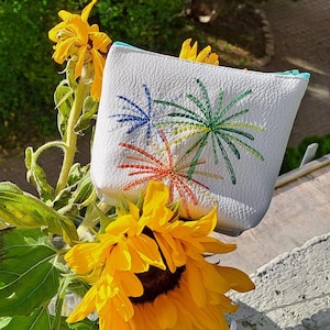 Borduurbestand vuurwerk 5x enkele motieven, 2x ITH bloemenspelden, 1x ITH lichtsnoerbevestiging plus 1x meervoudig vel, framemaat 8x8 tot 13 x 18 cm
