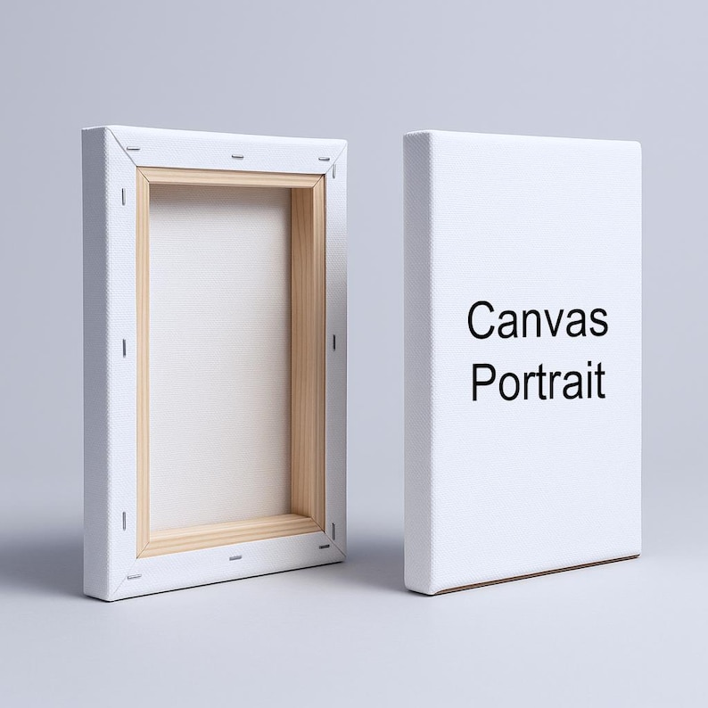 Op de afbeelding: Twee witte canvas portretframes. E&eacute;n frame toont de houten lijst en het canvas van achteren. De andere toont de voorkant, met de woorden "Canvas Portrait" in het zwart gedrukt.