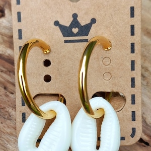 Gold-plated stainless steel hoop earrings with shell tassels