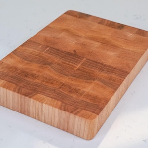Tabla de cortar mini de madera de grano final: Nogal, cerezo, arce - 6x9. Hecha en EE. UU. Cherry