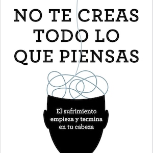 Puede incluir: Portada del libro "NO TE CREAS TODO LO QUE PIENSAS" de Joseph Nguyen. La portada presenta una silueta negra de una cabeza con una línea gris enredada que representa los pensamientos, y el texto "El sufrimiento empieza y termina en tu cabeza."