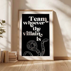 Puede incluir: Impresi&oacute;n en blanco y negro con el texto "Team whoever the villain is" y una ilustraci&oacute;n de serpiente estilizada.