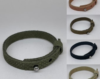 Mooie lederen armband met patroon