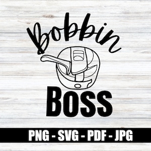Puede incluir: Diseño gráfico en blanco y negro de una bobina con el texto "Bobbin Boss" en una fuente cursiva.
