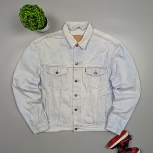 LEVI'S Vintage 1980 Men's Light Blue Denim Trucker Jacket Type III Size L, Made in USA, Classic Outerwear, Retro Americana Mens Style Size L