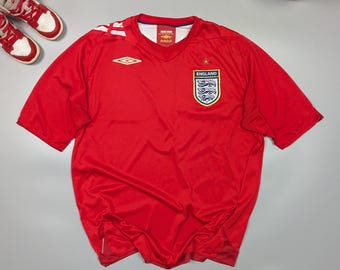 ENGLAND 2006 - 2008 UMBRO Vintage Herren Red Away Fußball Fußball Trikot Shirt Größe XL, Retro Three Lions Kit, klassischer Fan Sportswear, Herrenhemd