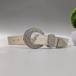 Y2K Vintage Women&#39;s White Leather Belt w/ Metal Buckle & Rhinestones Sz 95cm, Retro Accessory, Stylish Waist Vintage Avant Garde Belt