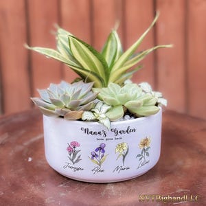 Personalized Birth Month Flower Plant Pot, Grandma&#39;s Gift,  Custom Grandma&#39;s Garden, Plant Pot, Mother&#39;s Day Gifts, Mom Gifts from Children