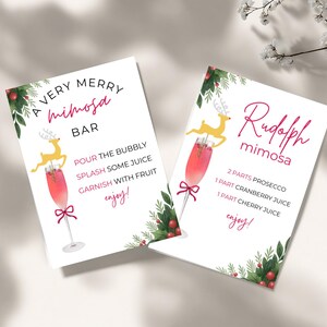 Op de afbeelding: Twee witte rechthoekige borden met tekst en illustraties voor een mimosa bar. Eén bord leest "A Very Merry Mimosa Bar" met instructies. Het andere bord leest "Rudolph Mimosa" met een recept. Beide borden hebben een feestelijk thema.