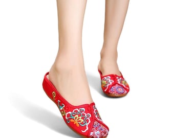 Red Floral Lotus Pond Embroidered Slippers | Floral Chinese Bridal Women&#39;s Slides | Traditional Qipao Mules | Red Wedding Bridal Slippers