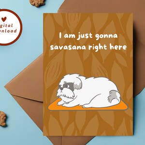 Biglietto yoga per cani stampabile, Shitzu Yoga, Doggy Yoga, Cane Savasana, Yoga sonnolento, Biglietto yoga per cani divertente, Biglietto d'auguri 5x7, DOWNLOAD immediato