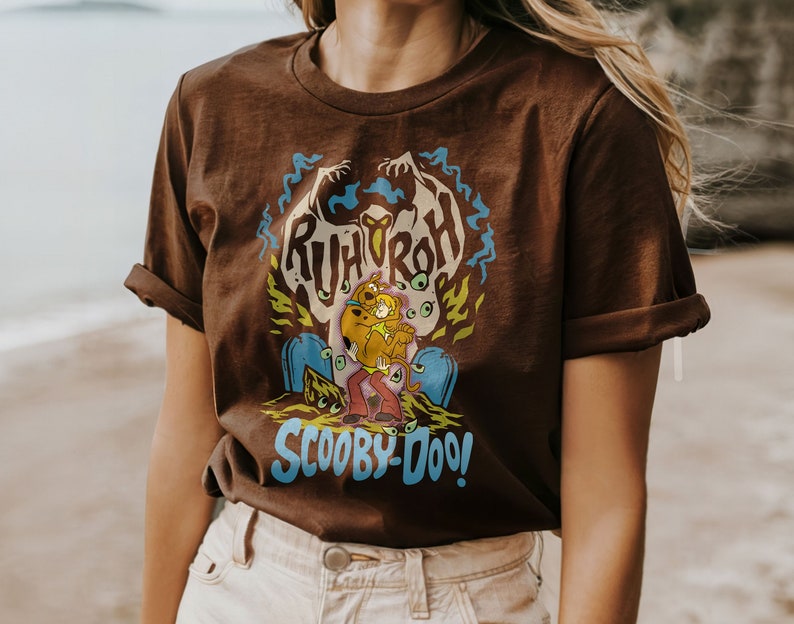 Maglietta Uomo Supernatural Scoobynatural – 'Ruh-roh!' Con Sam, Dean E Scooby-Doo – Cotone Nero, Taglio Dritto