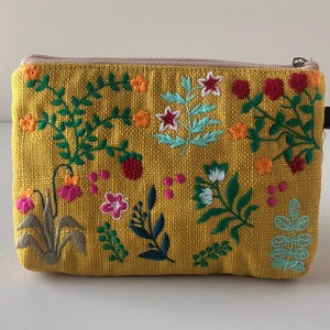 Cartera con brocado floral bordado en amarillo, neceser con flores silvestres, cartera para cosméticos, llaveros de tela, carteras con brocado floral