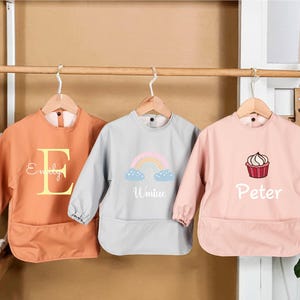 Babero personalizado con manga completa para Navidad, babero impermeable personalizado para niños pequeños, babero de destete con nombre, juego desordenado, baby shower y regalo de primer cumpleaños.