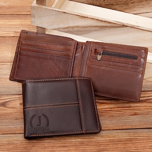 Personalisierte Herren Brieftasche, gravierte Brieftasche, Groomsmen Brieftasche, Leder Brieftasche, echte weiche schwarze Leder Brieftasche, Vatertagsgeschenk