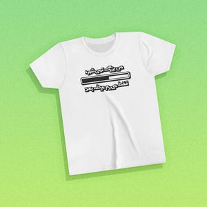 Persian Kid Birthday T-Shirt / تیشرت تولد کودک و نوجوان من بزرگ نمیشم، فقط میرم مرحله بعد / Iranian Gamer HBD Youth Short Sleeve Tee / YT006