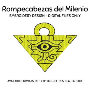 Puede incluir: Diseño bordado amarillo del Ojo de Anubis, un símbolo de la popular serie de anime y manga Yu-Gi-Oh! El diseño tiene forma de triángulo con un ojo en el centro y un bucle en la parte superior. El texto "Rompecabezas del Milenio" está en la parte superior de la imagen. El texto "AVAILABLE FORMATS: DST, EXP, HUS, JEF, PES, SEW, TAP, XXX" está en la parte inferior de la imagen.
