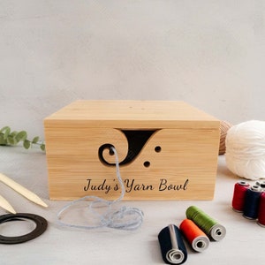 Bol pour fil au crochet personnalisé, bol porte-fil, bol à tricoter en bois massif, porte-fil à tricoter, bol pour fil à tricoter, cadeau pour maman