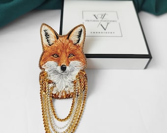 Hand Embroidered Fox Brooch: Realistic Animal Pin with Crystals, Beads, Unique Wildlife Jewelry, Birthday Gift for Her, Nature Lover Present