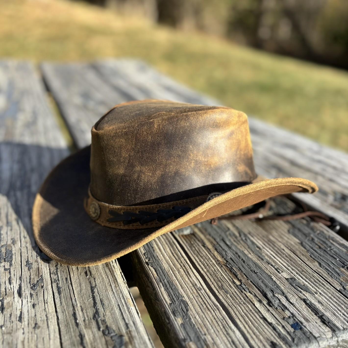 Chapeau de cowboy en cuir noir avec bande en nickel de buffle, bord modelable - France