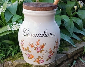 Cetriolini vintage francesi, vaso antico per cetriolini e sottaceti, vaso in ceramica per sottaceti con coperchio e cucchiaio in legno, arredamento country francese