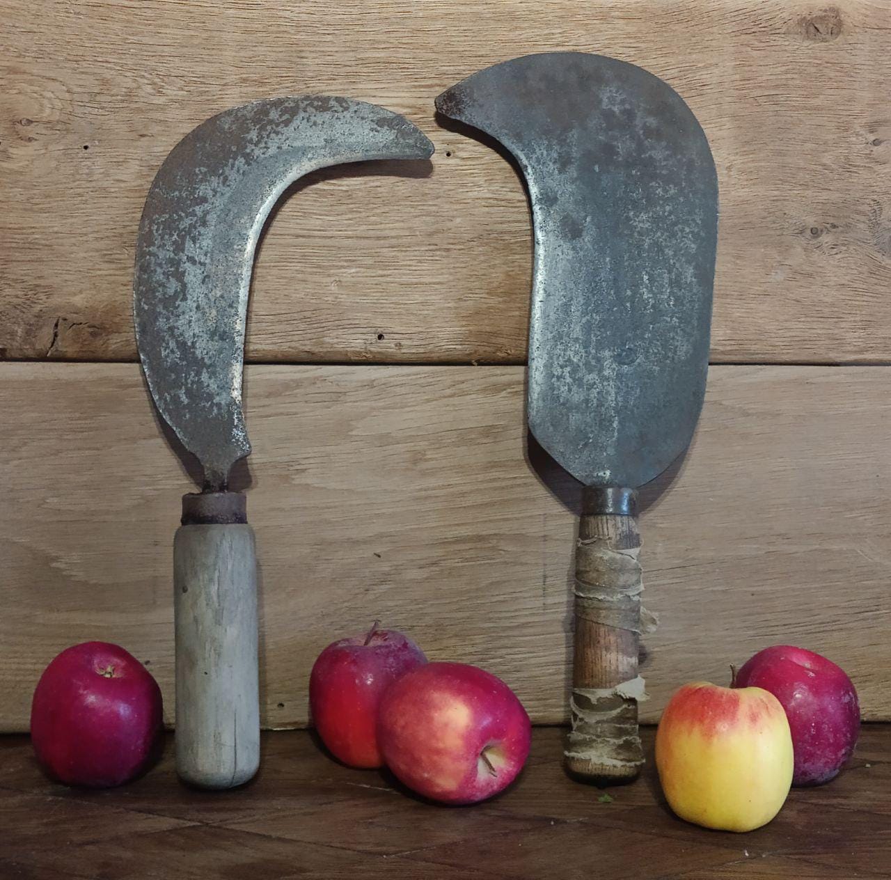 Two Vintage Billhook Agricultural Mid Century, Two Antique Knife Pruning Grape Vines, Tool Hedge with Wooden Handle, Old Tools, Rustic Style