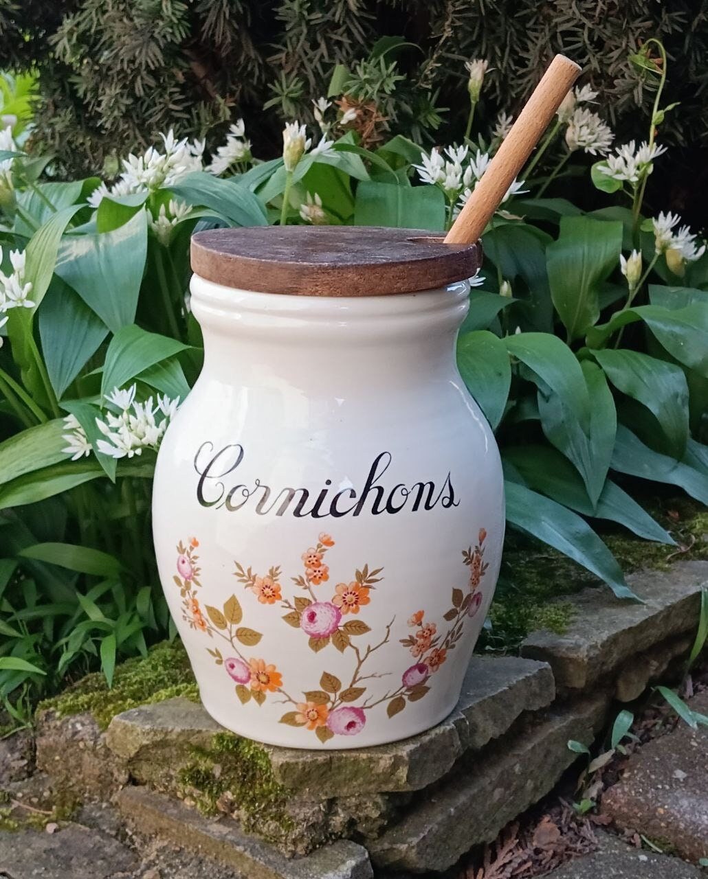 pot cornichons français vintage, pot antique pour et cornichons, bocal en céramique avec couvercle cuillère bois, décor champêtre français