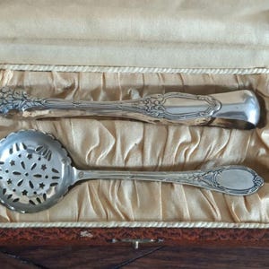 Antique Silver Plated Teaspoon and Silver Plated Sugar Tongs in Original Box 1900s, Decorated with Lion Paws, Silverware, Table Setting