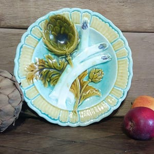 Vintage Asparagus Plate Barbotine, Antique Barbotine Artichoke and Asparagus Majolica Plate, 19th - 20th, White-Green, Purple, Plate