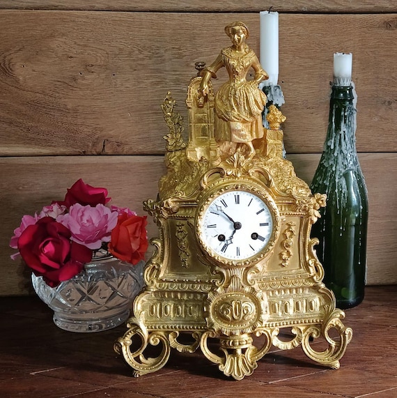 Orologio da camino d'epoca del 1870 in bronzo dorato, orologio