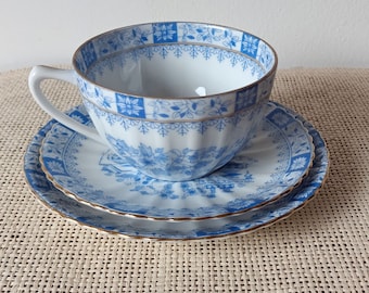 Tasse à thé vintage avec deux assiettes, porcelaine bavaroise 1924|1940, tasse à thé avec soucoupe et petite assiette Chine Blau Bavaria, porcelaine bleue de Chine