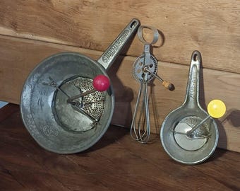 Vintage Mouli Persil Moulin Legumes Nut Grinder Spice Grinder Red