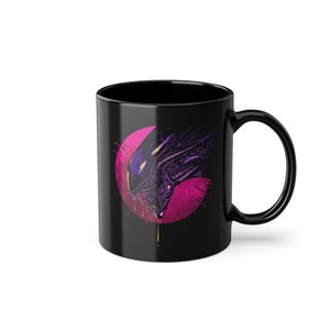 Tazza nera con testa aliena epica / Tazza da caffè da sogno amante della fantascienza / Regalo unico dal design alieno / Tazza spaziale fantastica / Tazza in ceramica da 11 once per i fan degli alieni
