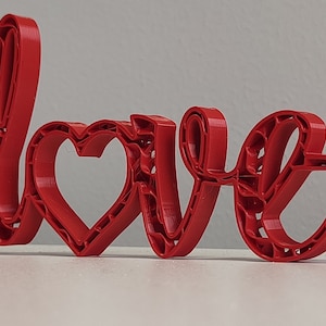 Scritta LOVE stampata in 3D - amore - anniversario - san valentino - idea regalo di coppia - soprammobile - festa - trama - arredamento
