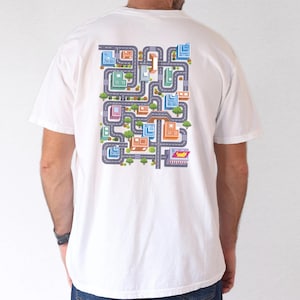 Funny Kid Play Cars on Dad's Back T-shirt, racebaan speelkleed T-shirt voor vaders, leuk vaderdagcadeau van kinderen, vermoeide vadersclub