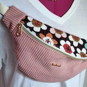 sac banane en velours côtelé rose pastel