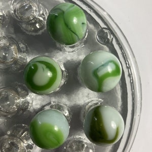 weiß grüne klare Glasmurmeln 5/8 Zoll Glasspielmurmeln Vintage Murmeln Lot Bild 1