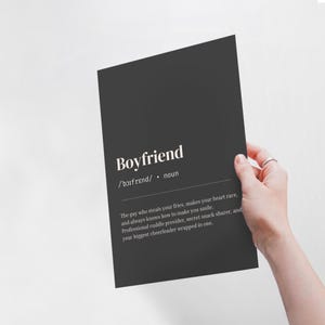 Poster regalo con definizione di fidanzato con calligrafia carina per lui | regalo romantico personale per lui: un simpatico anniversario per il fidanzato, la persona preferita