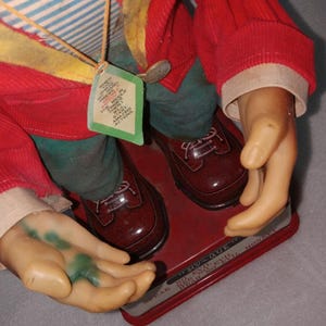 Vintage 1950&#39;s-60&#39;s &quot;Hy-Que&quot; Tin Mechanical Monkey Toy