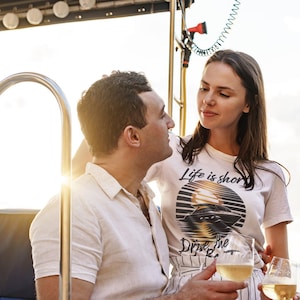 Yacht Sunset T-Shirt - Das Leben ist kurz, fahre das Boot - Kapitän Shirt - Cooles Segeln Tshirt
