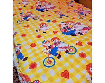 Colcha individual Wamsutta Raggedy Ann Andy con juego de sábanas ajustables.